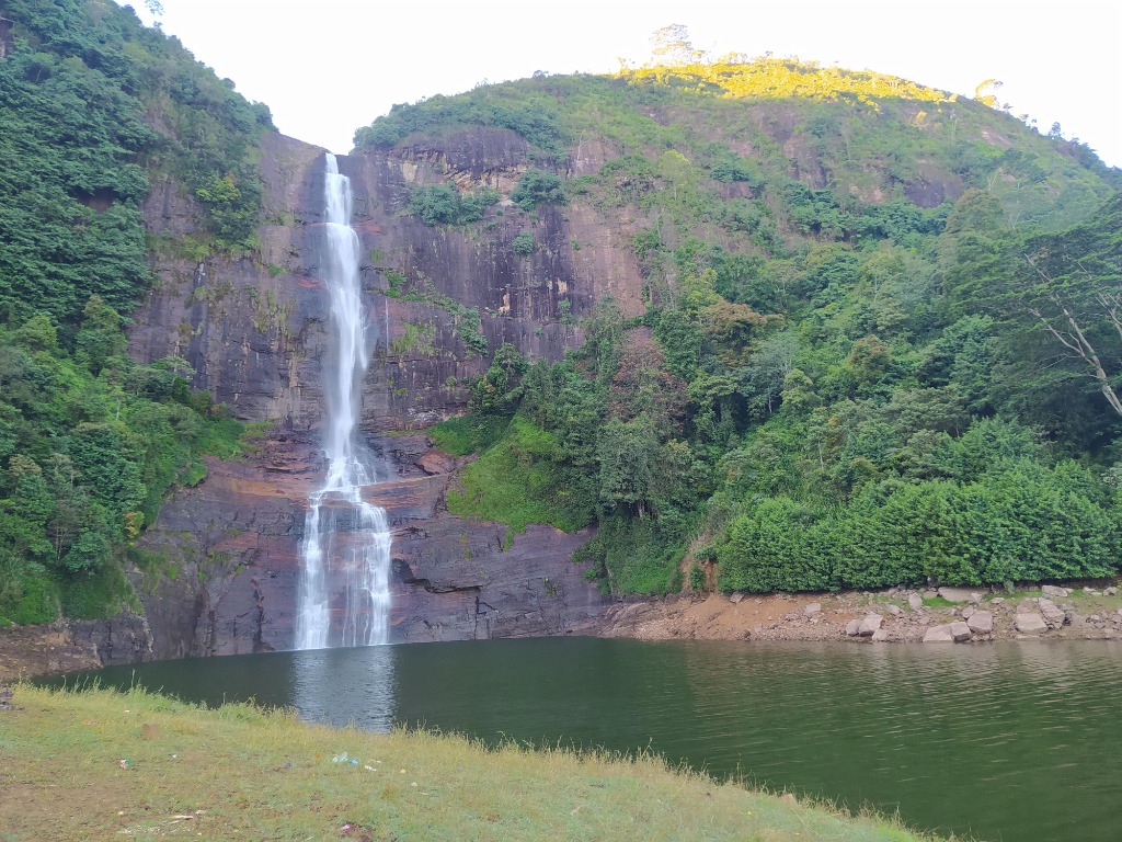 නුවරඑළියේ සුන්දරත්වය මවන ගාට්මෝර් ඇල්ල (Gartmore Falls)